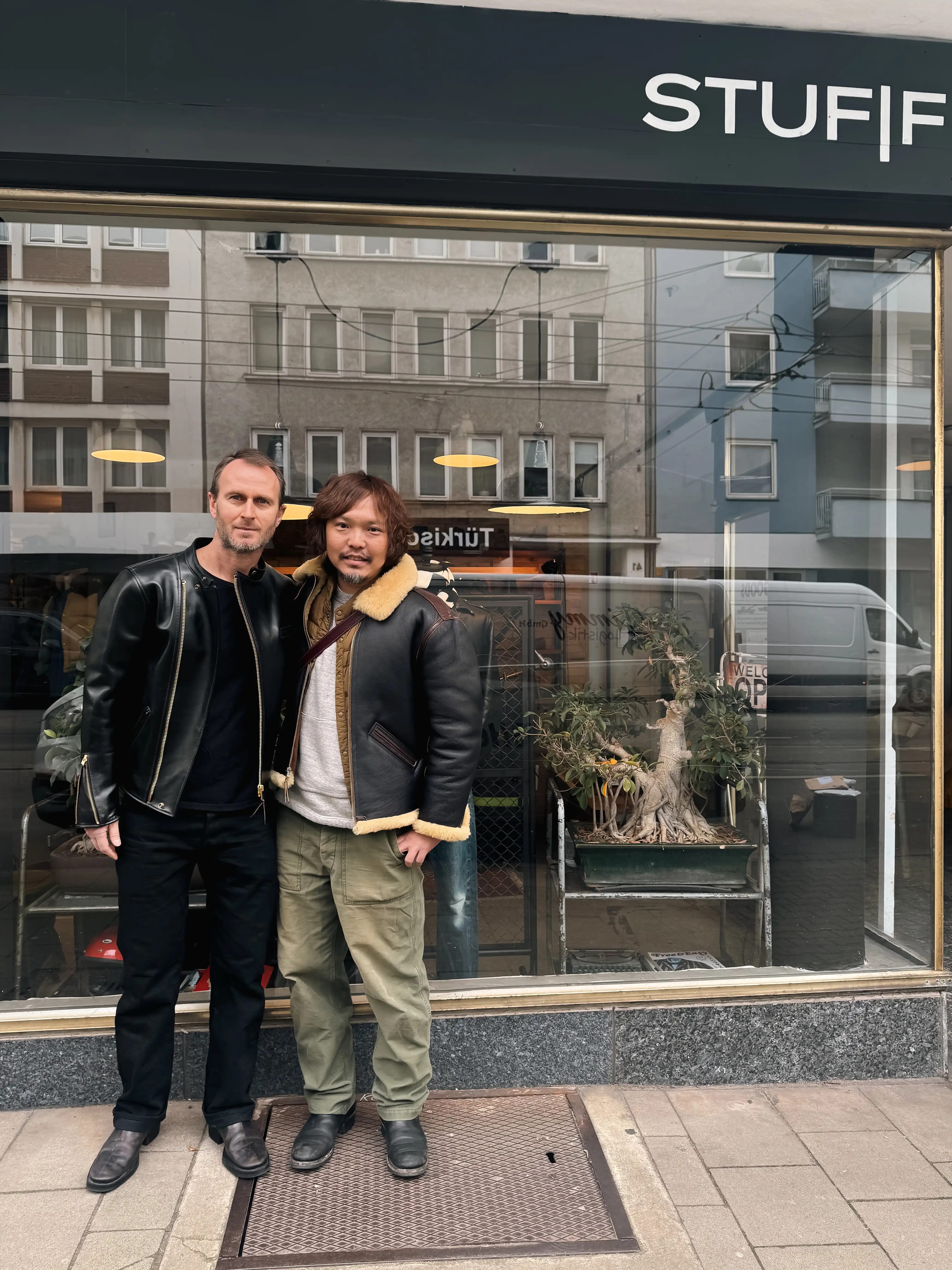 Photo in front of stuf | f