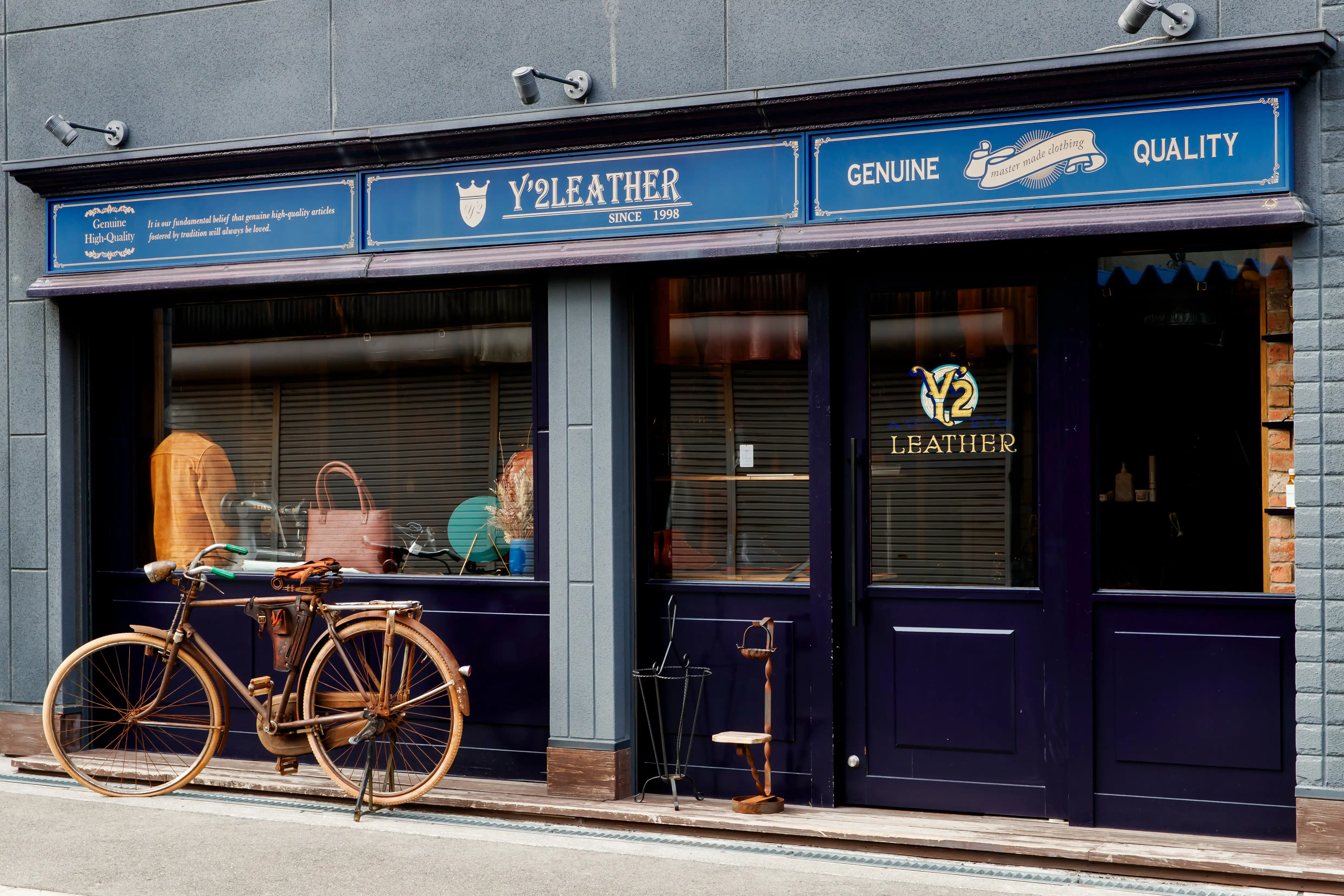 Y'2 Leather Company Store Storefront)